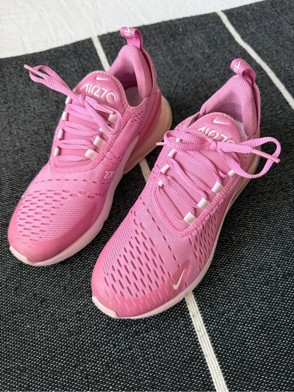 Nike AirMax 270 BIG KID 5.5 which is a women’s 6.6/7 runs narrow EUC